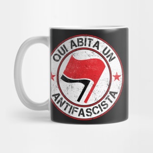 Qui abita un antifascista v2 Mug